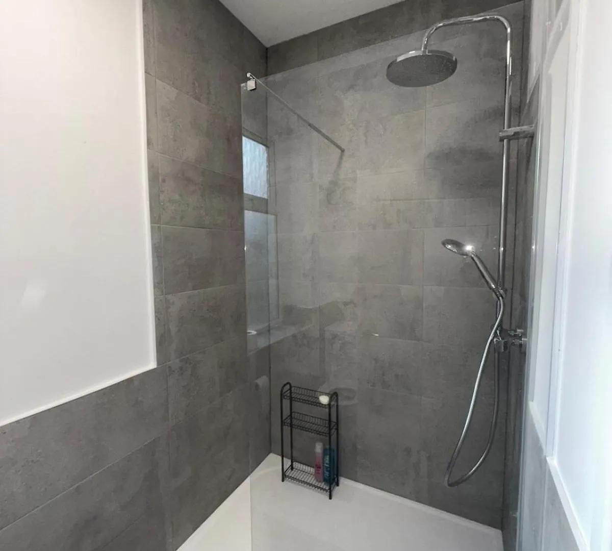 Charming 3-Bedroom House Cardiff 0*,  United Kingdom